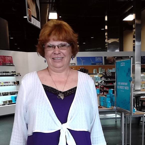 Profile Picture of Karan Simondale (@karansimondale) on Poshmark