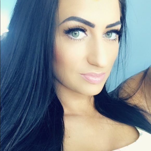 Profile Picture of Leah Mooy (@knight3r) on Poshmark