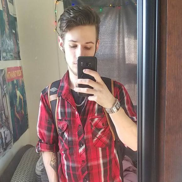 Profile Picture of Nathan Fisko (@nathan_fisko) on Poshmark