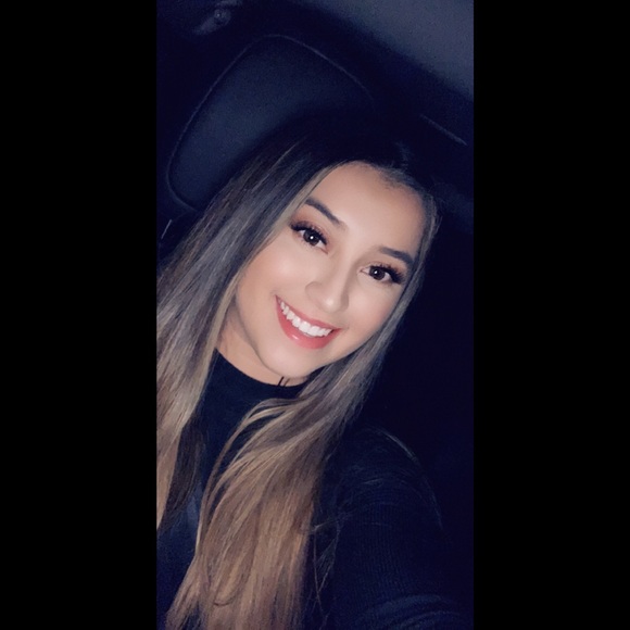 Victoria Almaguer - Poshmark Profile Picture of Victoria Almaguer (@vicxoa3) on Poshmark