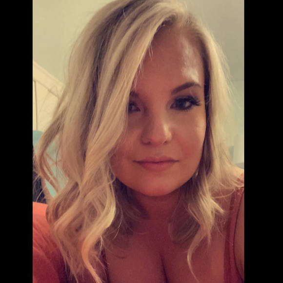 Lacey Robinson - Poshmark Profile Picture of Lacey Robinson (@laceycaitlin00) on Poshmark