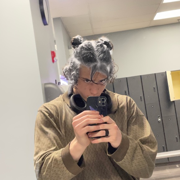 Profile Picture of Josh Boggess (@joshboggess) on Poshmark