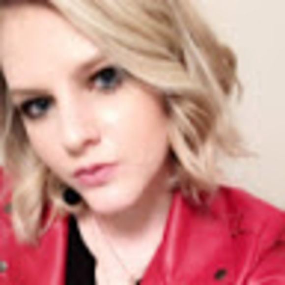 Profile Picture of Haley Evans (@hnevans2023) on Poshmark