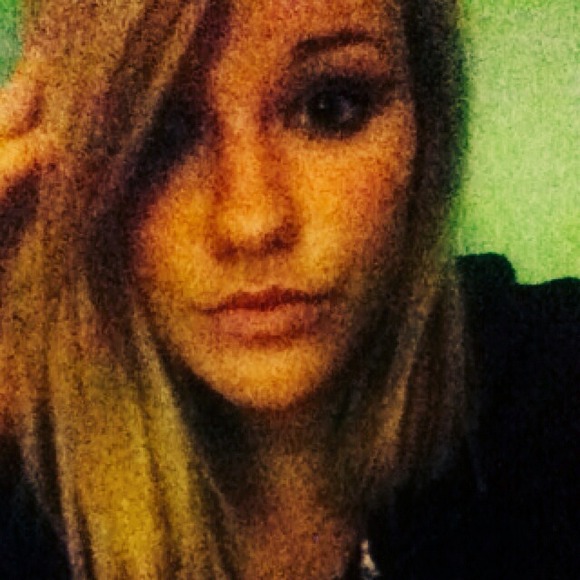 Profile Picture of Abbey Schiebel (@aeschiebel) on Poshmark