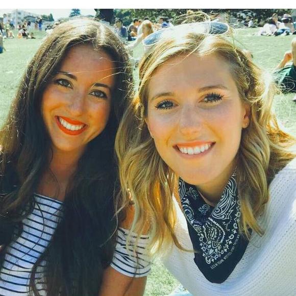 Profile Picture of Chelsea Athorn (@athornce) on Poshmark