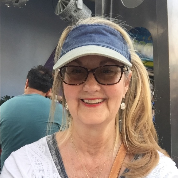 Profile Picture of Karen Nick-dobbs (@saintnick2000) on Poshmark