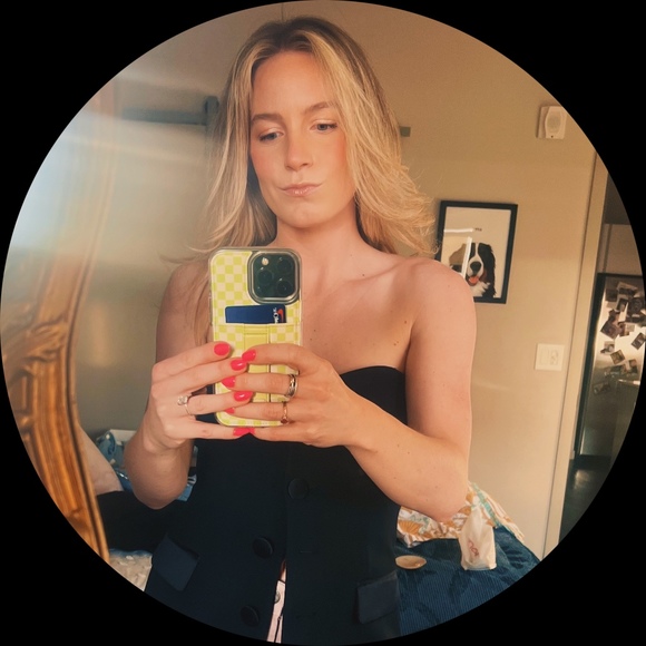 Profile Picture of Amanda Nevins (@agnevins) on Poshmark