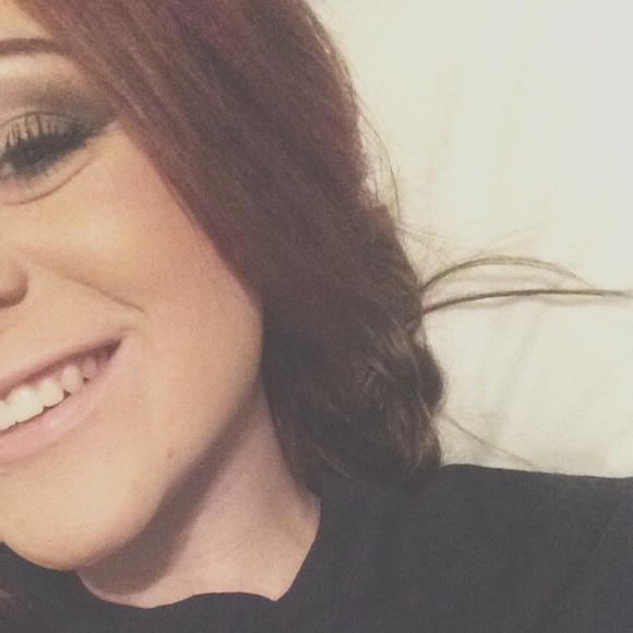 Profile Picture of Carly Christopher (@carlyxxlove) on Poshmark