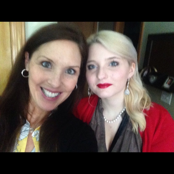 Profile Picture of Laura Sutliffe (@lauras0318) on Poshmark