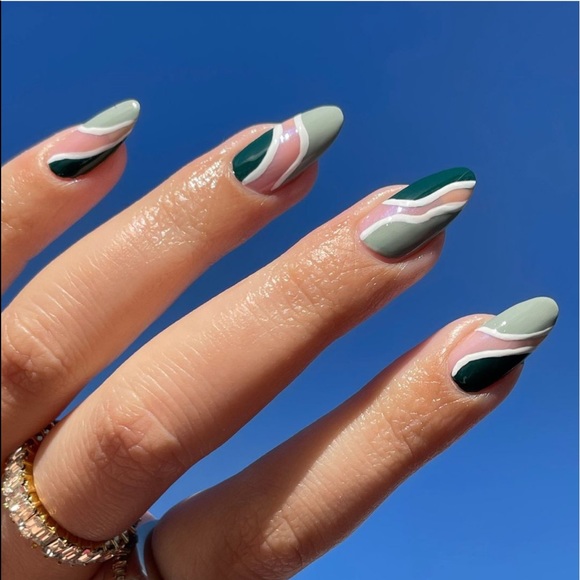 Profile Picture of Tahlia Evison (@tahliae117) on Poshmark