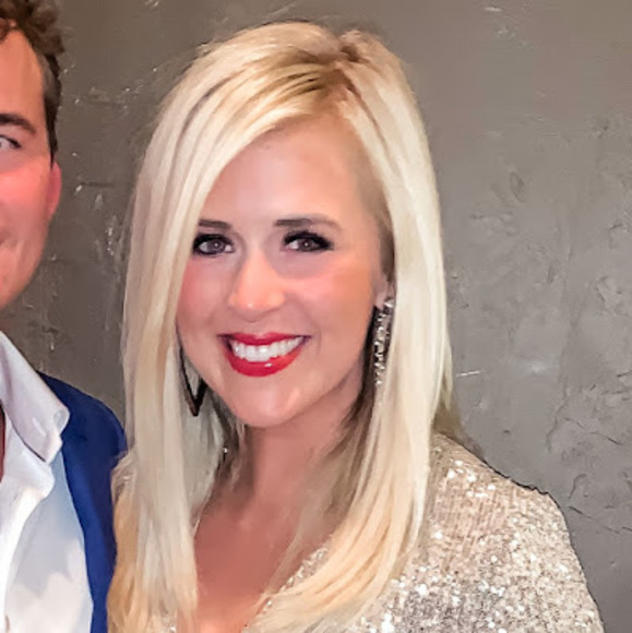 Profile Picture of Kate Harrison (@kateharrison952) on Poshmark