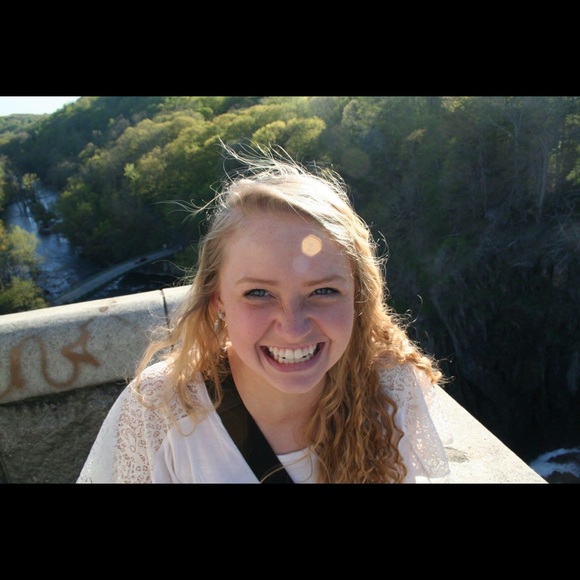 Profile Picture of Lauren Odlum (@lalalodlum) on Poshmark