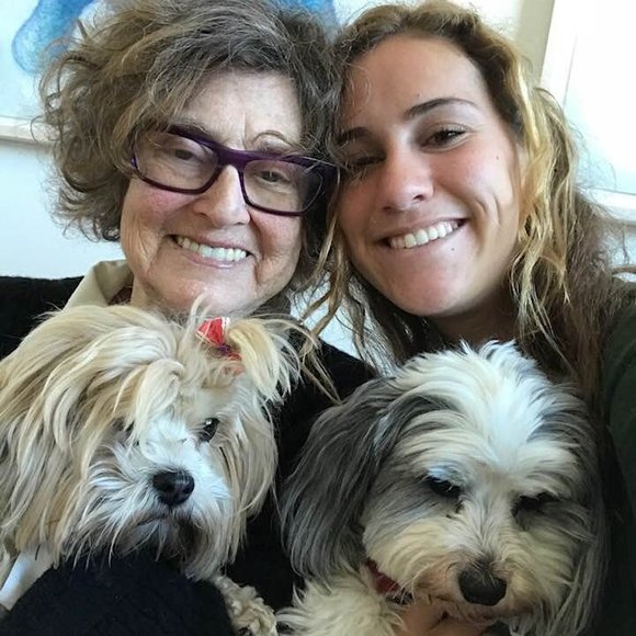 Profile Picture of Aline Gray (@alineg1) on Poshmark