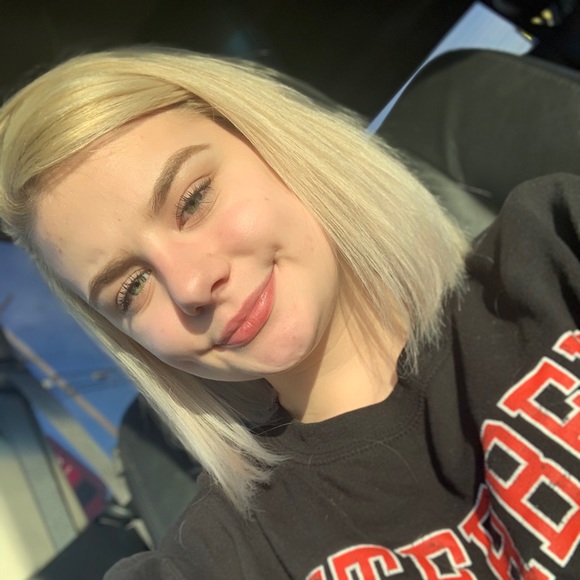 Profile Picture of Katelyn Hussing (@kmarie19108) on Poshmark