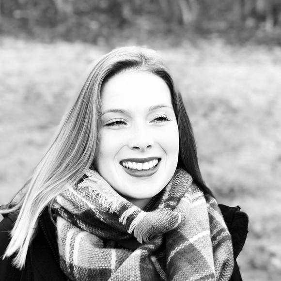 Profile Picture of Melia Wakeman (@meliawakeman) on Poshmark