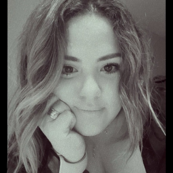 Profile Picture of Jenna Schnaedter (@jendaniels05) on Poshmark