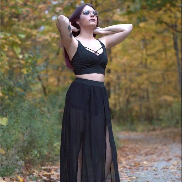 Profile Picture of Julia Joy (@juliakamp94) on Poshmark