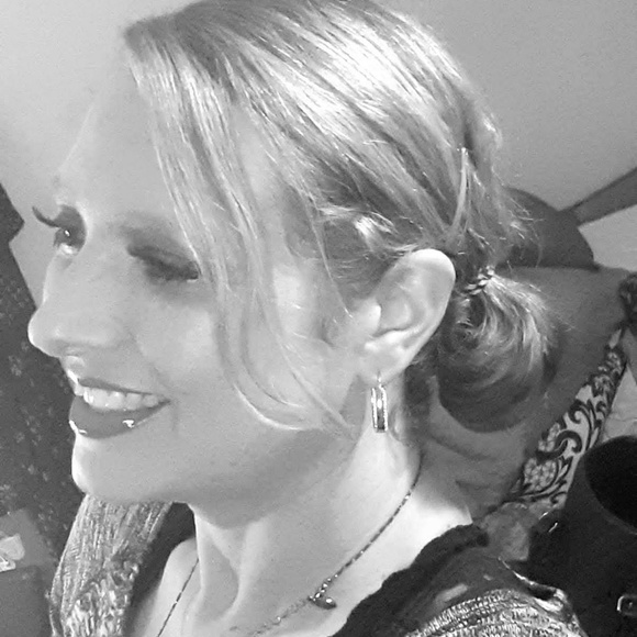 Profile Picture of Alanan Cathey (@alanancathey) on Poshmark