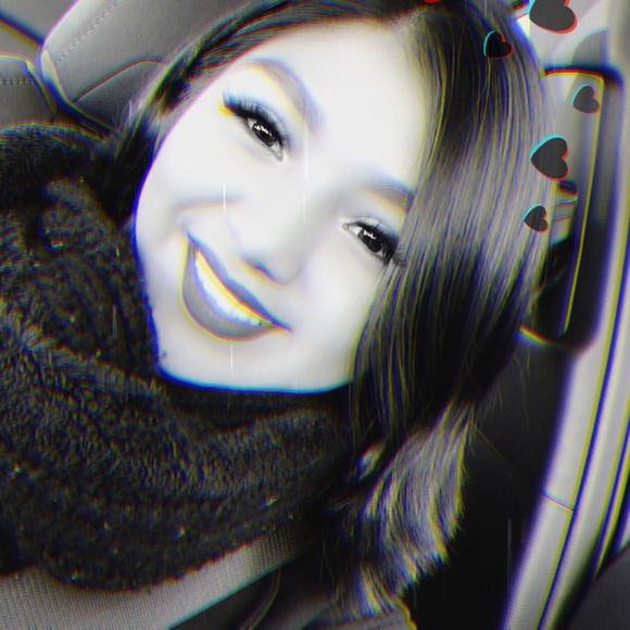 Profile Picture of Luz Vasquez (@luzvasquez390) on Poshmark