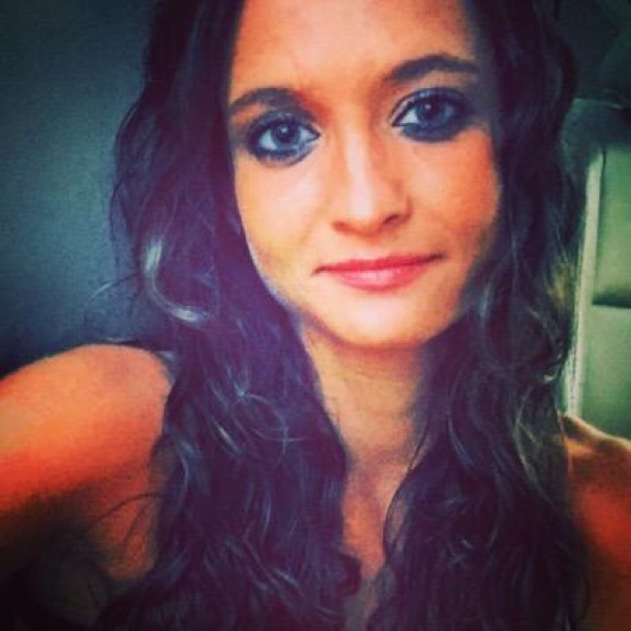 Profile Picture of Stephanie Belk (@stephanie_belk) on Poshmark