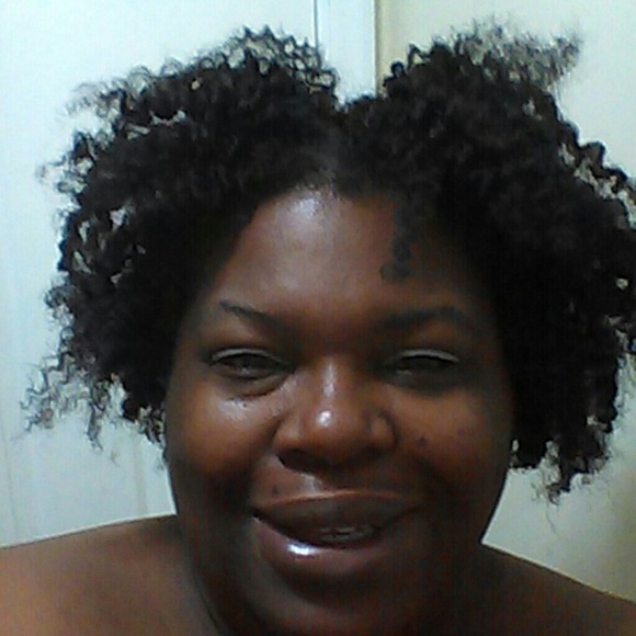 Profile Picture of Yolanda Stewart (@yolandamstewart) on Poshmark