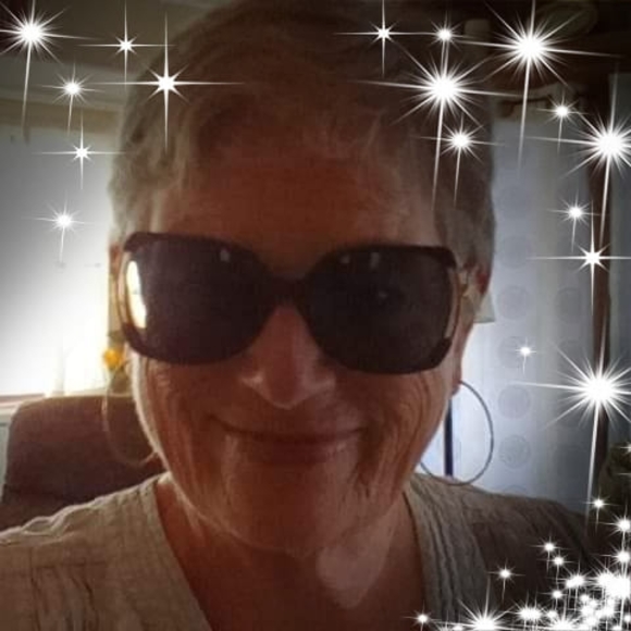Profile Picture of Maureen Mcfarlane (@davesreenie) on Poshmark