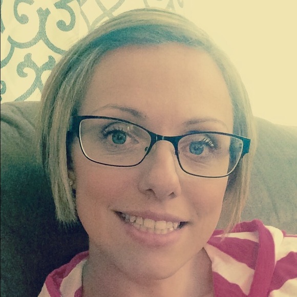 Profile Picture of Danielle Wolfe (@danihopewolfe) on Poshmark
