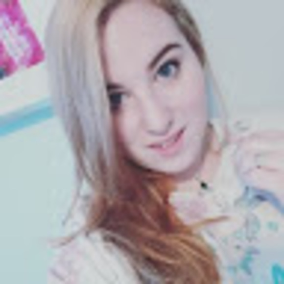 Profile Picture of Molly Arcand (@mollyjarcand) on Poshmark