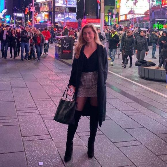 Profile Picture of Alexa Mckenney (@lexaaax) on Poshmark