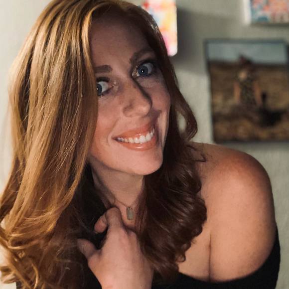 Profile Picture of Desirae Watson (@desilynn_91) on Poshmark