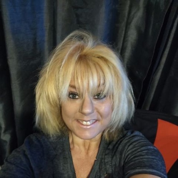 Profile Picture of Celisa Steagall (@celisasteagall) on Poshmark