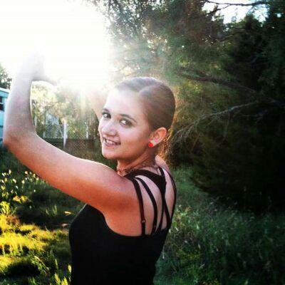 Profile Picture of Clarissa Hall (@KickingCowgirl) on Twitter