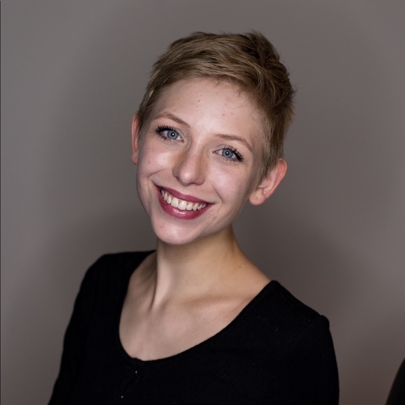 Profile Picture of Natascha Glueck (@nataschaglueck) on Poshmark