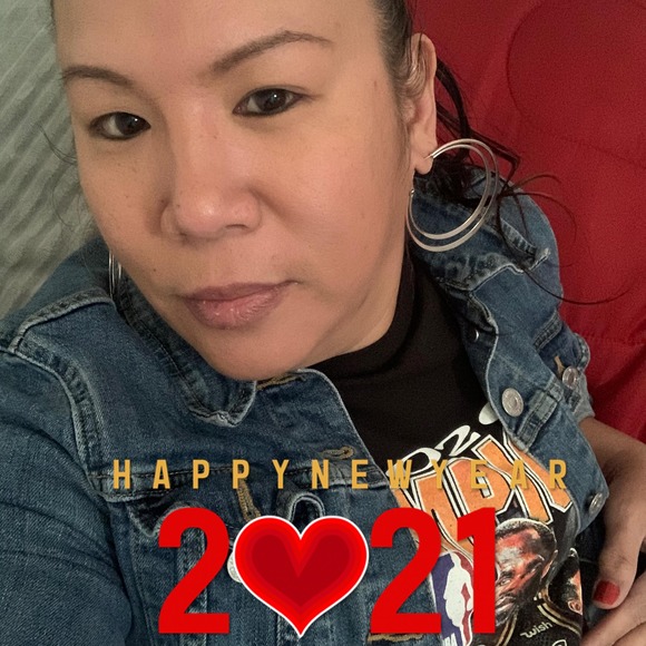 Profile Picture of Lani Valderama (@leilanik71) on Poshmark