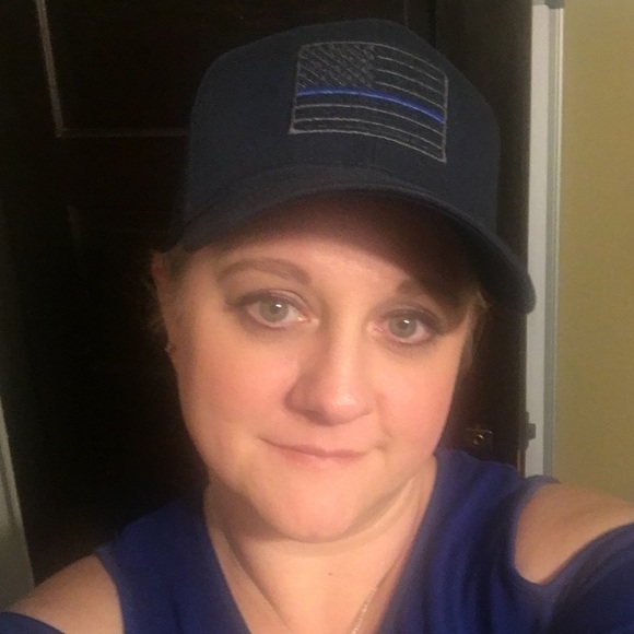 Profile Picture of Amy Lexa (@lexa32) on Poshmark