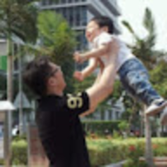 Profile Picture of Darren Wong (@wongdcm) on Poshmark