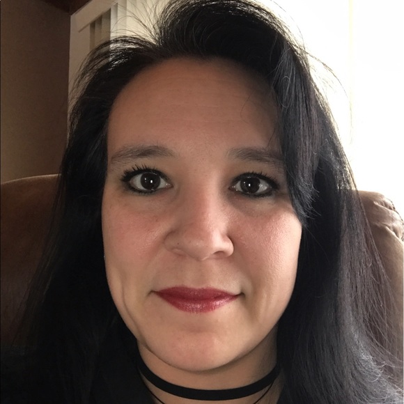 Profile Picture of Michelle Apted (@mscorpio76) on Poshmark