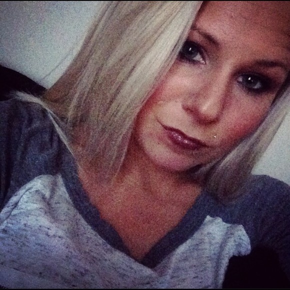 Profile Picture of Gabrielle Pierce (@gabbyp09) on Poshmark