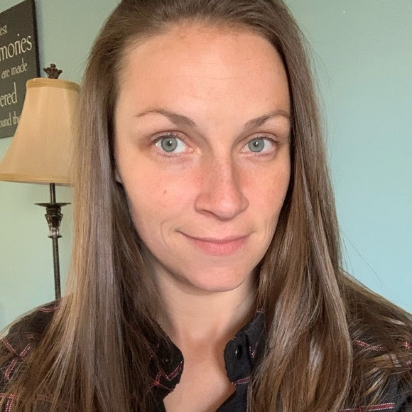 Profile Picture of Abi Deckel (@abideckel) on Poshmark