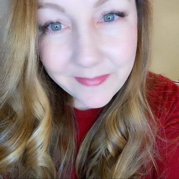 Profile Picture of Lori Sickinger (@lorisickinger) on Poshmark