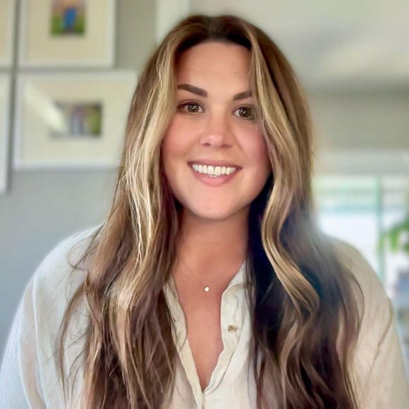 Profile Picture of Caitlin Wipff (@cewipff) on Poshmark