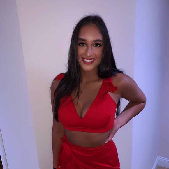 Profile Picture of Caitlin Olivetti (@colivetti) on Poshmark