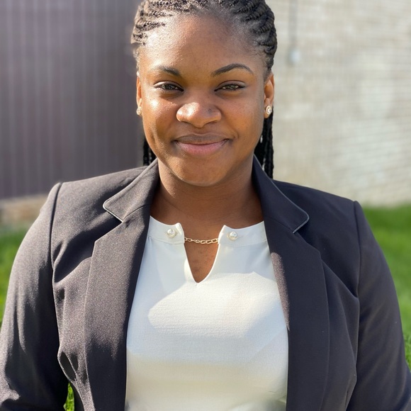 Profile Picture of Tatiana Foute (@tatianafoute) on Poshmark