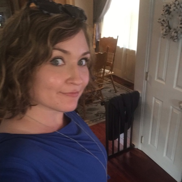 Profile Picture of Lauren Raikowski (@lraikowski0) on Poshmark