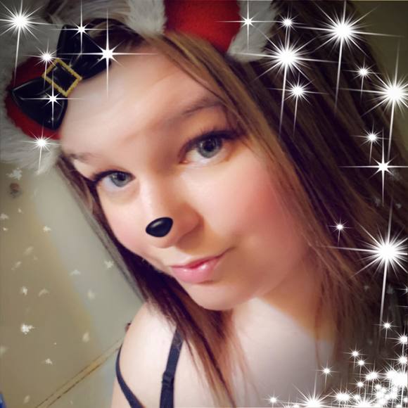 Profile Picture of Ambie Weltmer (@ambieweltmer) on Poshmark