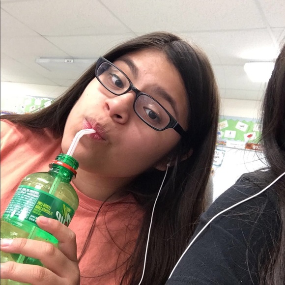 Profile Picture of Alondra Patke (@alondrapatke) on Poshmark