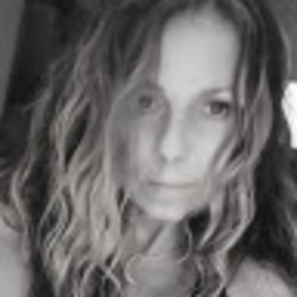 Profile Picture of Kimberly Strahle (@kimberlystrahle) on Poshmark