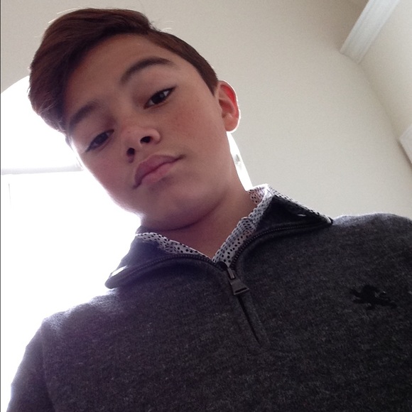 Profile Picture of Adam Zaragoza (@azaragoza_10) on Poshmark