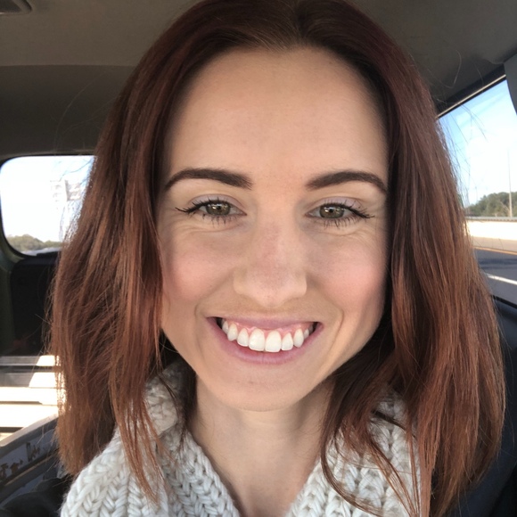 Profile Picture of Caitlin Simon (@caitlinsimon1) on Poshmark