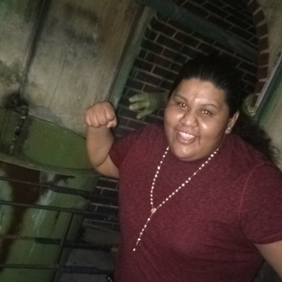 Profile Picture of Elvalidia Quevedo (@elva91) on Poshmark